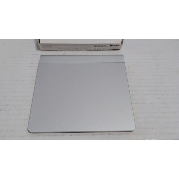 APPLE MAGIC TRACKPAD A1339 WIRELESS BLUETOOTH W BOX TESTED WORKS MISSING GRIP - Picture 2 of 8